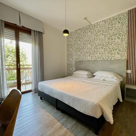 B City Hotel Bardolino Kültér fotó