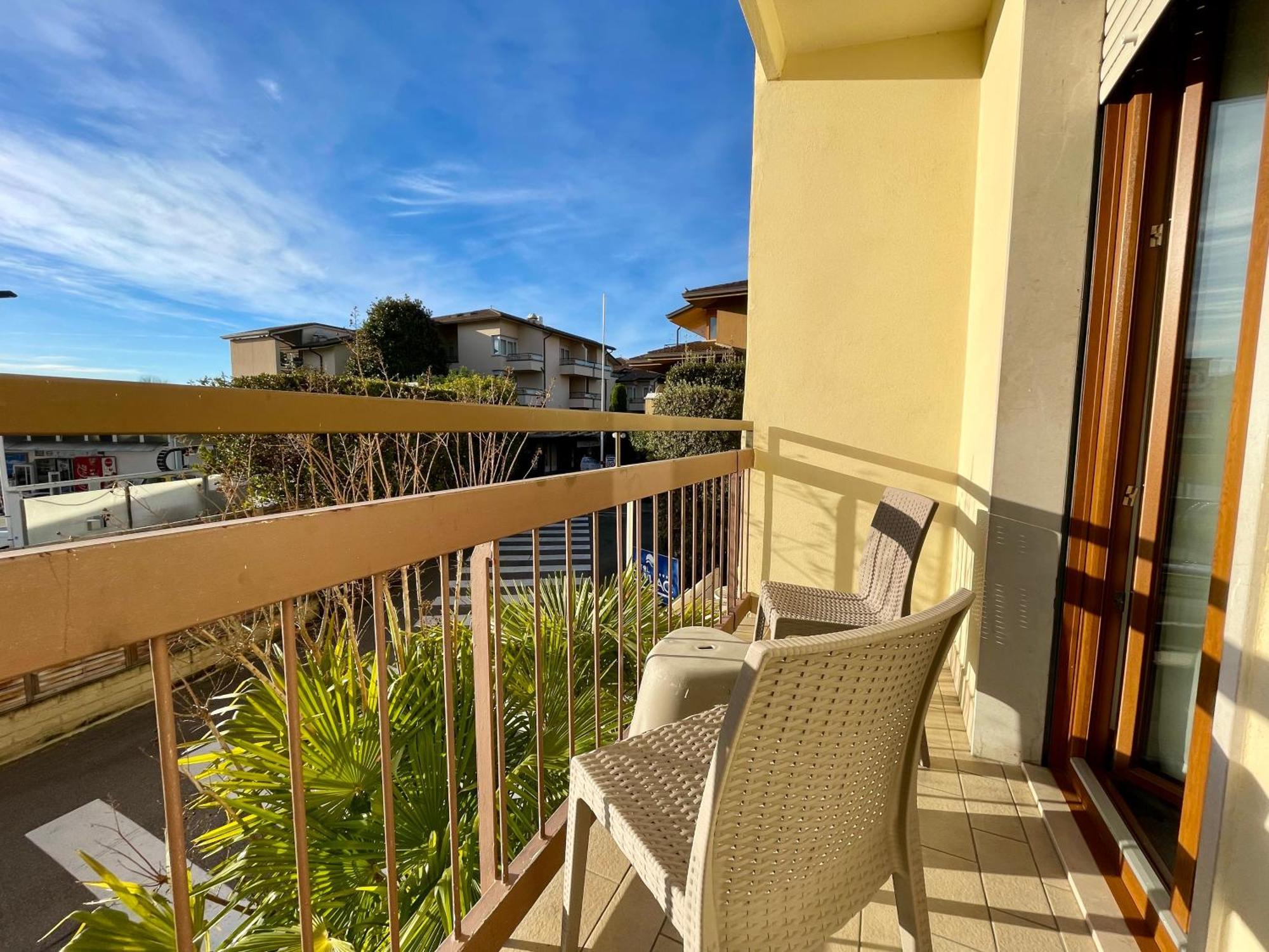 B City Hotel Bardolino Kültér fotó