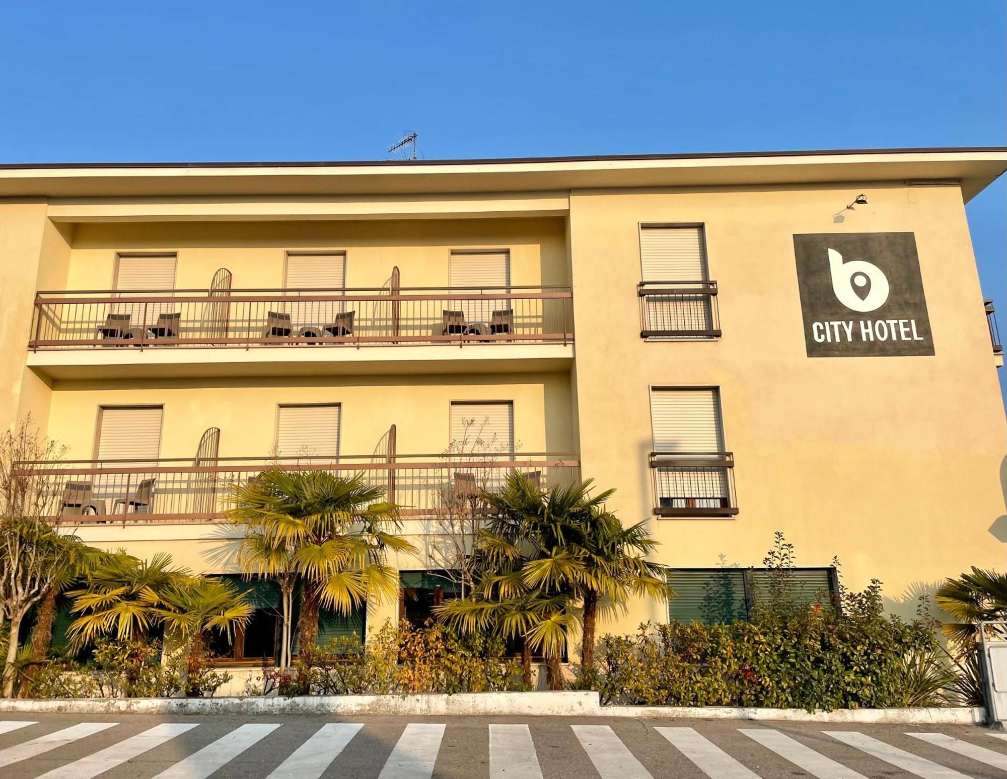 B City Hotel Bardolino Kültér fotó