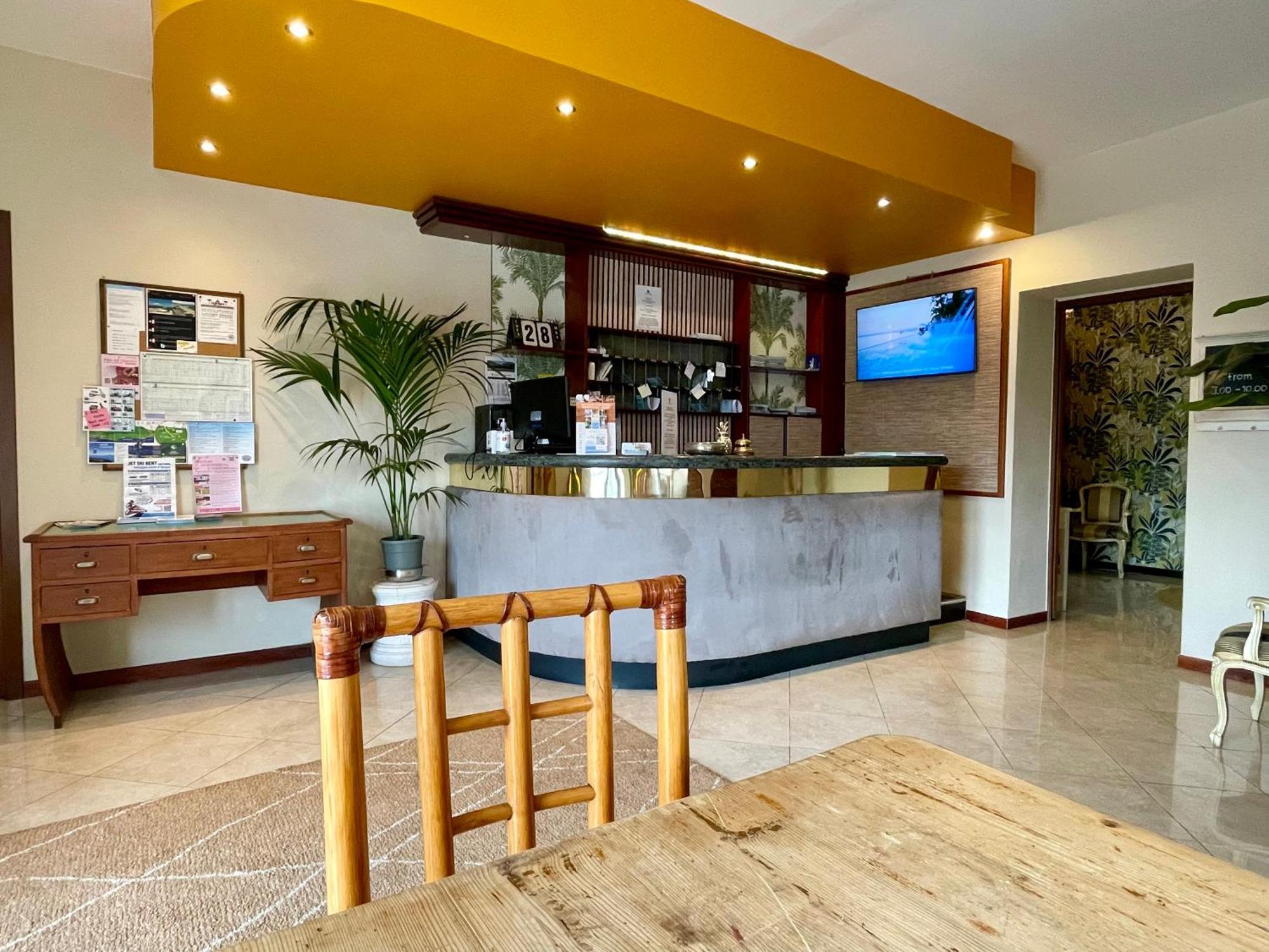 B City Hotel Bardolino Kültér fotó