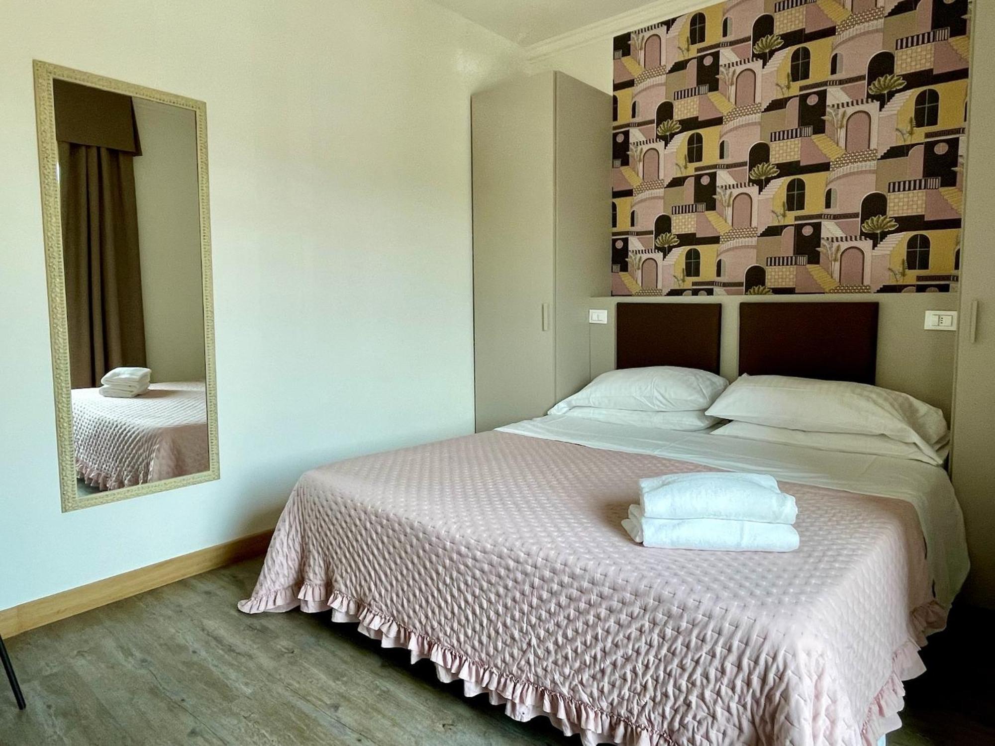 B City Hotel Bardolino Kültér fotó