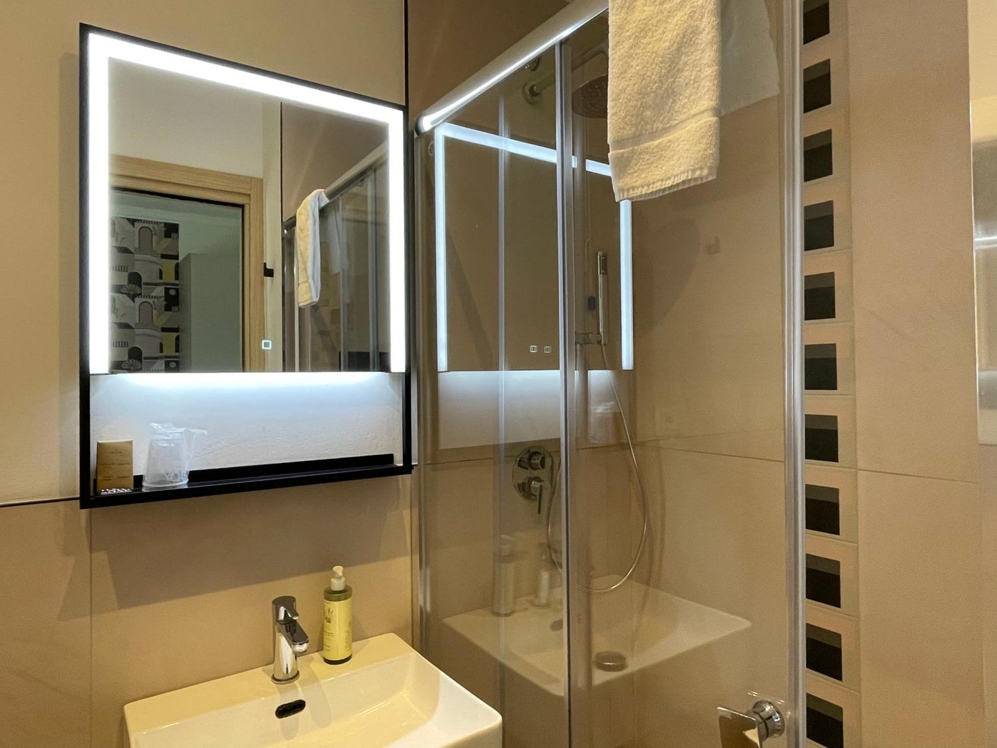 B City Hotel Bardolino Kültér fotó