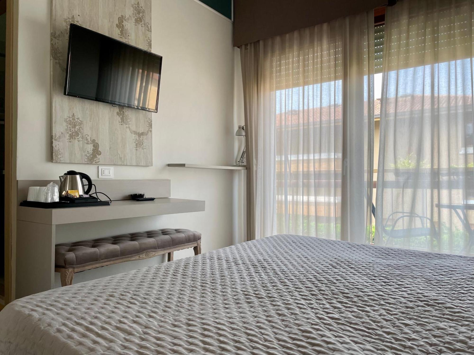 B City Hotel Bardolino Kültér fotó
