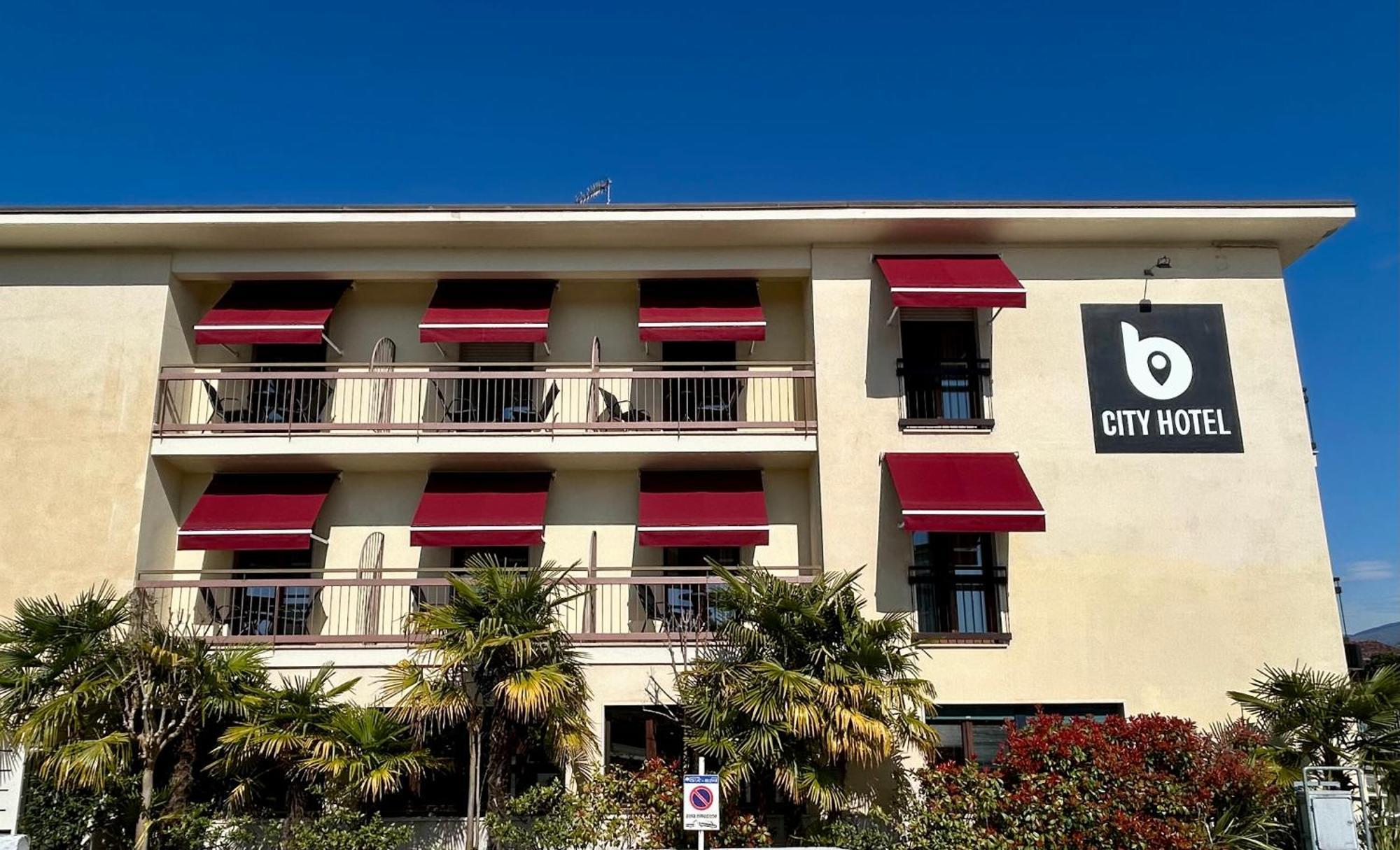 B City Hotel Bardolino Kültér fotó