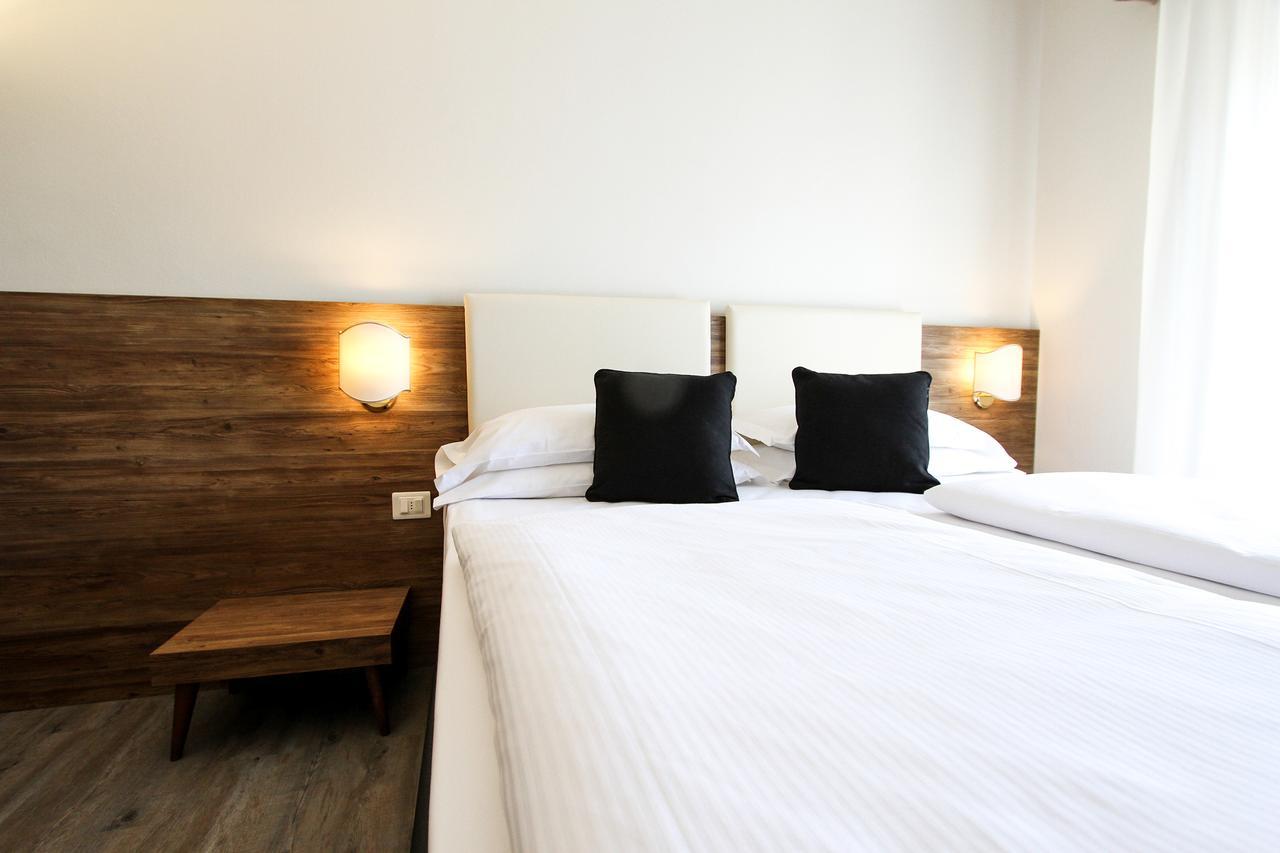 B City Hotel Bardolino Kültér fotó