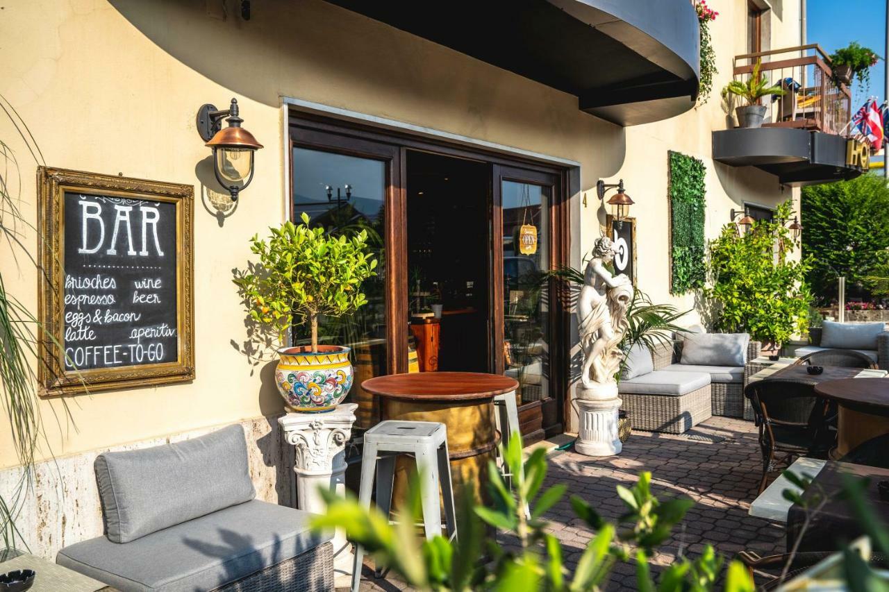 B City Hotel Bardolino Kültér fotó